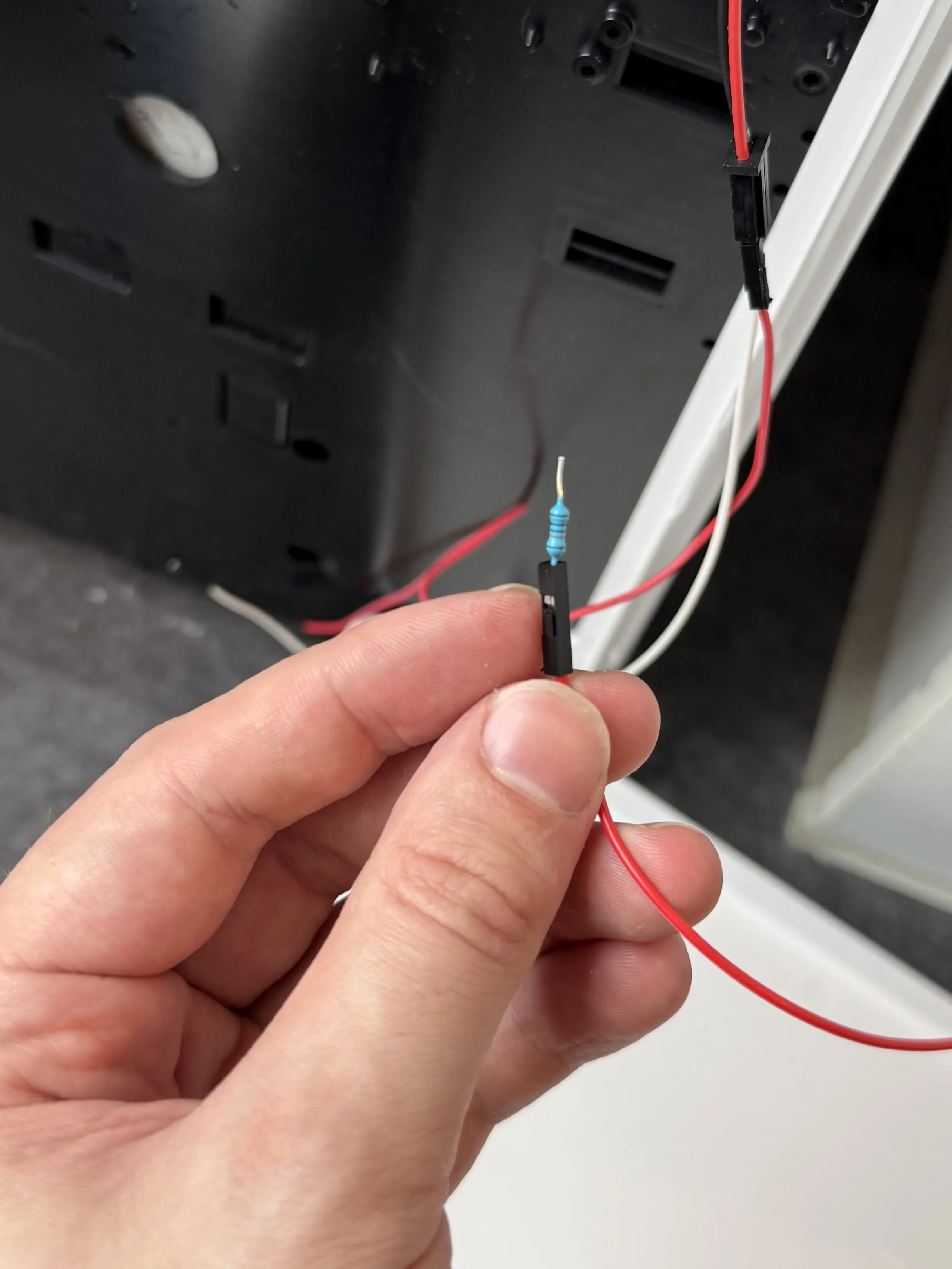 photo of an 1kΩ resistor wired up to an LED